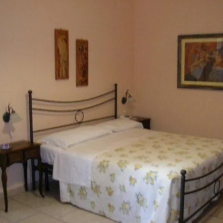 Tavernola - Locanda Di Campagna Hotel 3*