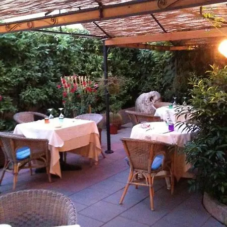Tavernola - Locanda Di Campagna 3*