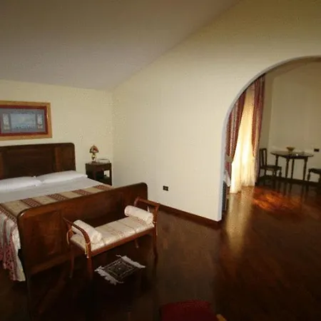 Tavernola - Locanda Di Campagna Hotel 3*