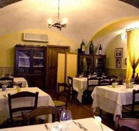 Tavernola - Locanda Di Campagna Hotel 3*
