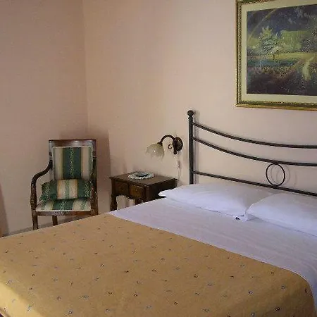 Hotel Tavernola - Locanda Di Campagna 3*