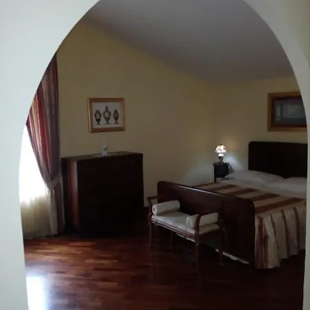 Hotel Tavernola - Locanda Di Campagna 3*
