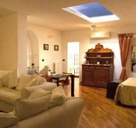 Tavernola - Locanda Di Campagna 3*