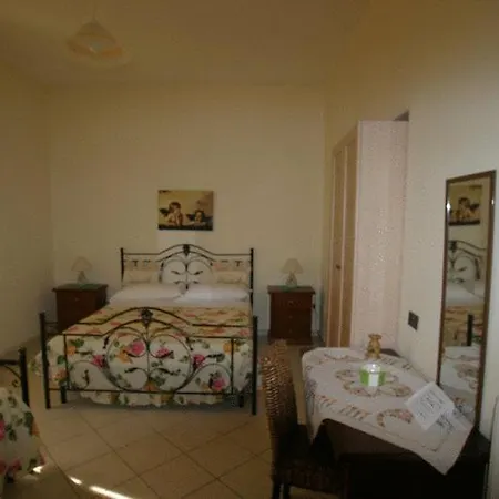 Tavernola - Locanda Di Campagna 3*