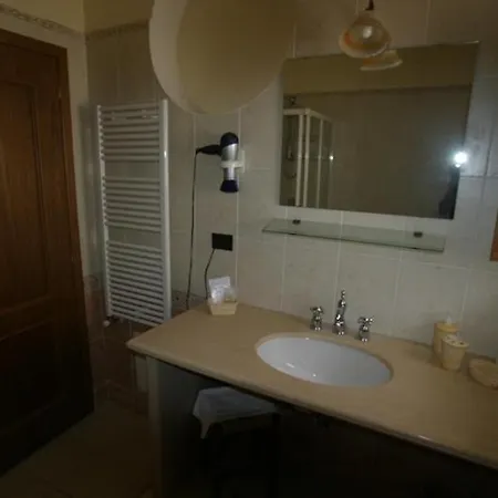 Hotel Tavernola - Locanda Di Campagna